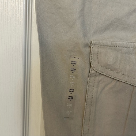 Tommy Hilfiger Men's Essential 10" Solid Cargo Shorts in Stone Size 30 - Picture 5 of 10
